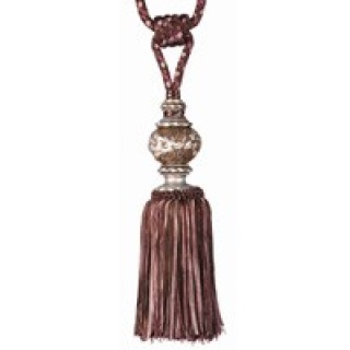 Queen tieback, Storm